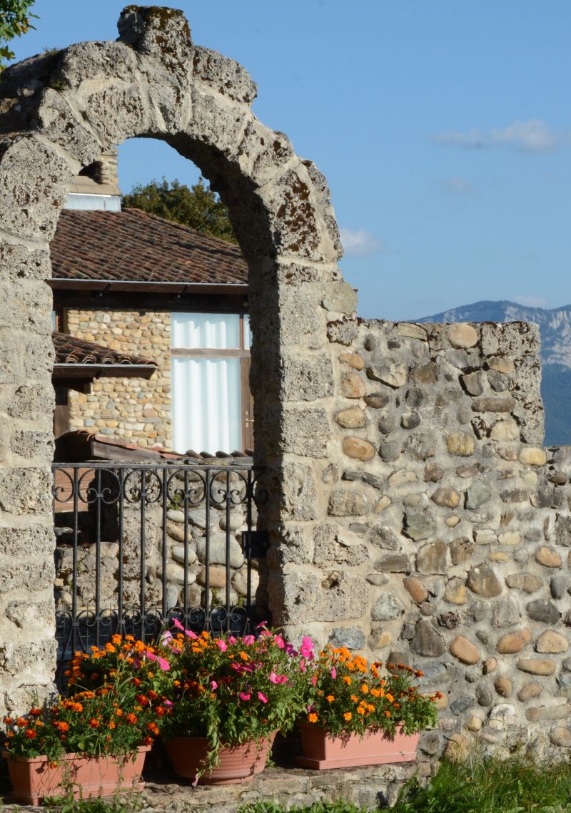 la iglesia en el centro de Notre Dame de Parménie 